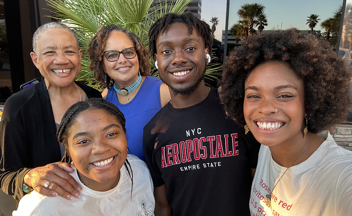 Professor Kate Rushin, Emerita Professor Michelle Dunlap, Diamoni Davis ’27, Jazmyn Gillespie ’24 and Serena Prince ’24 in Florida.