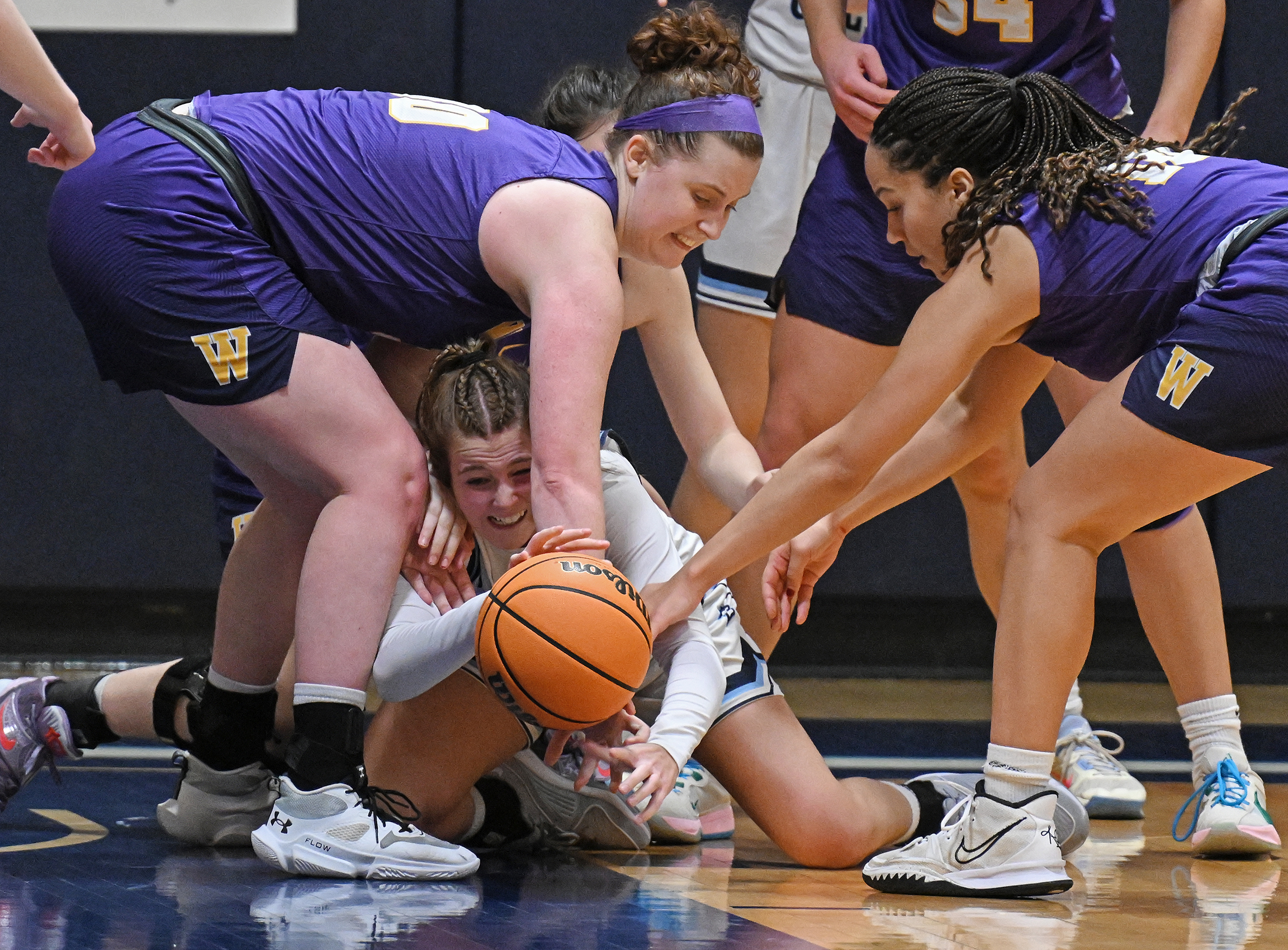 women's basketball players scramble for loose ball